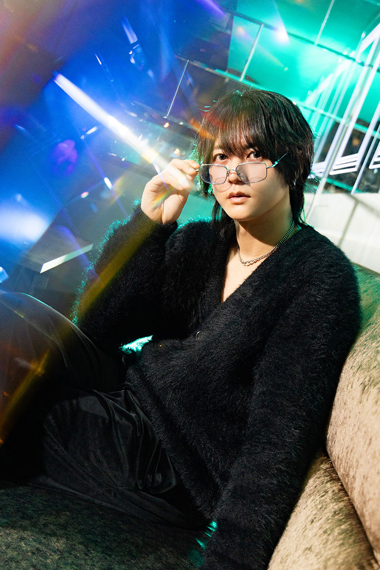 【ATOM-PLACE-】 mAko 表舞台を離れた彼が選んだ次の場所──モデル経験を武器に夜で躍進する理由