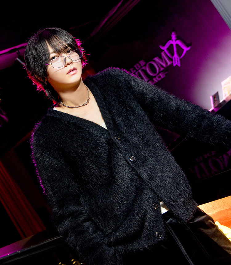 【ATOM-PLACE-】 mAko 表舞台を離れた彼が選んだ次の場所──モデル経験を武器に夜で躍進する理由