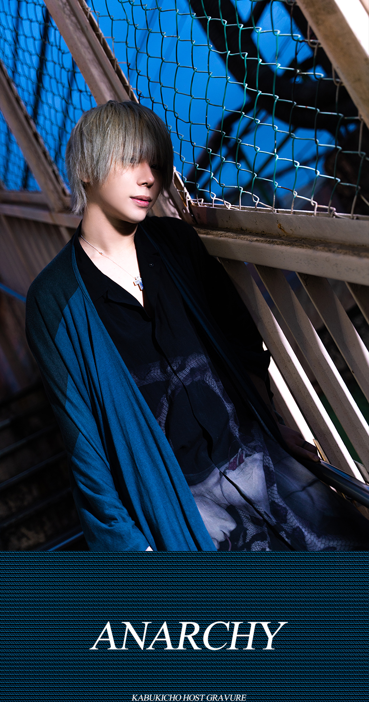 『ANARCHY』から京 薫がグラビアに登場!!
