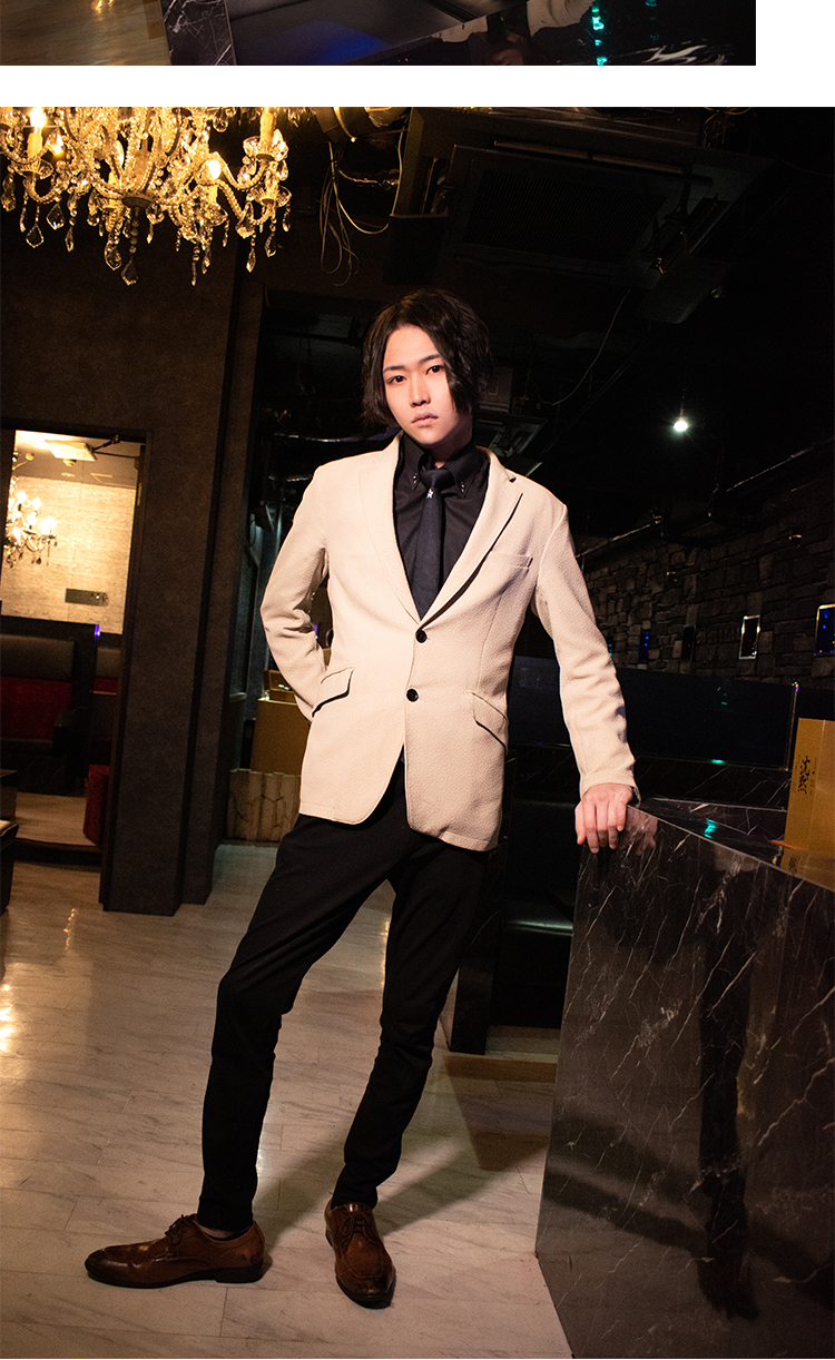 物静かながら存在感抜群! 鳳城 シュウ!!