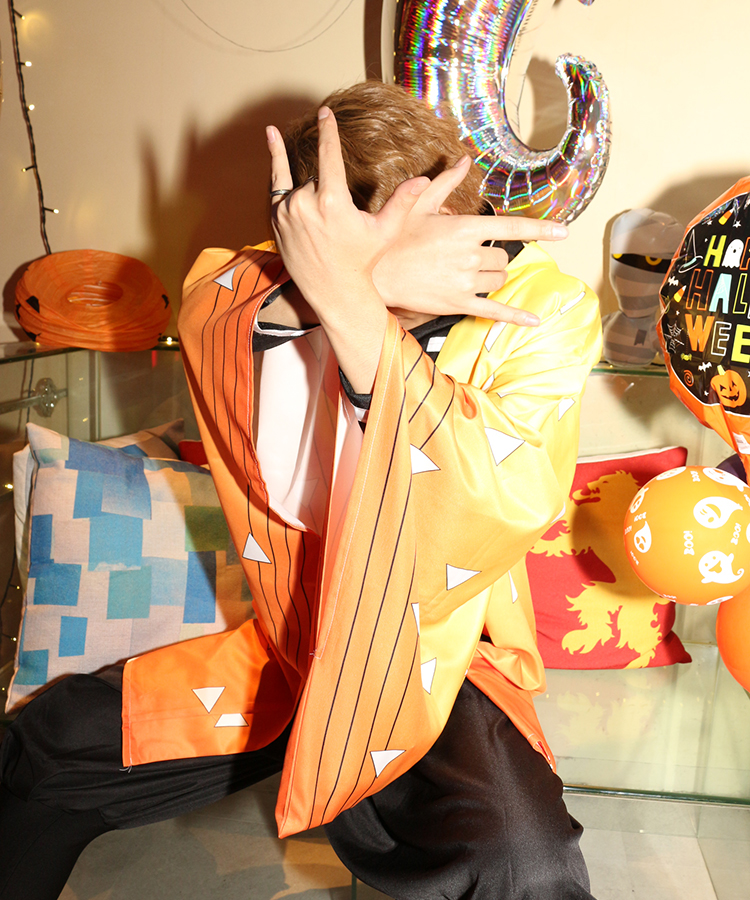 完全に顔を隠してますが誰だか分かりますか！？