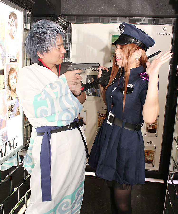 逆に逮捕された女子警察官