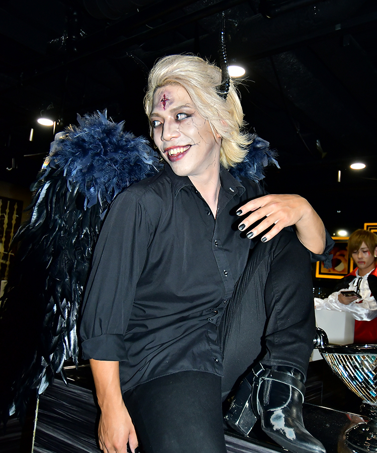 この悪魔は何かを企んでる顔ですね(笑)