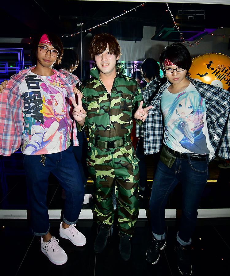 オタク二人に囲まれて～(笑)