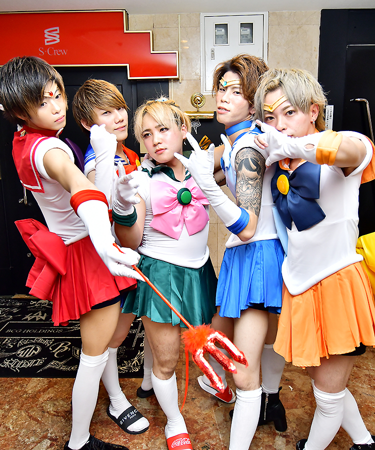 セーラー戦士ここに集結!! 「月に変わっておしおきよ!」