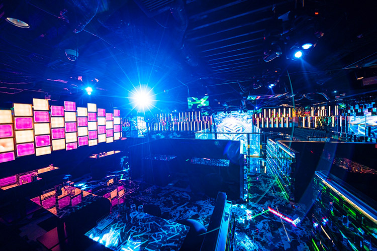 大阪 ミナミ BINX ビンクス